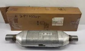 25103335 Buick Nos 1986 1990 Lesabre Oldsmobile Toronado New Catalytic Converter