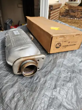 25057843 Gm Nos Catalytic Converter 1985-90 Chevrolet Pontiac Cadillac Oem