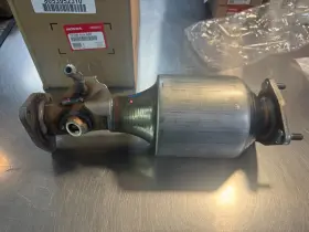 18150-5la-a00 Honda Genuine Catalytic Converter 2015-16 Cr-v