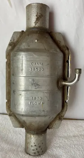 38602 Maremont Catalytic Converter Universal Fit Part #38602 2 Inch Inlet And Outlet New Old Stock
